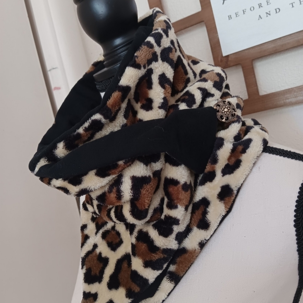 Leopard Print Faux Fur Scarf with Black Accents